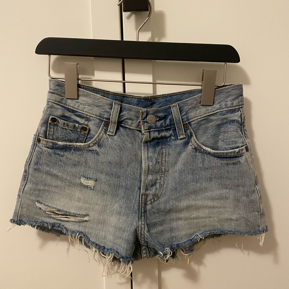 Levi 501 denim short Size 24